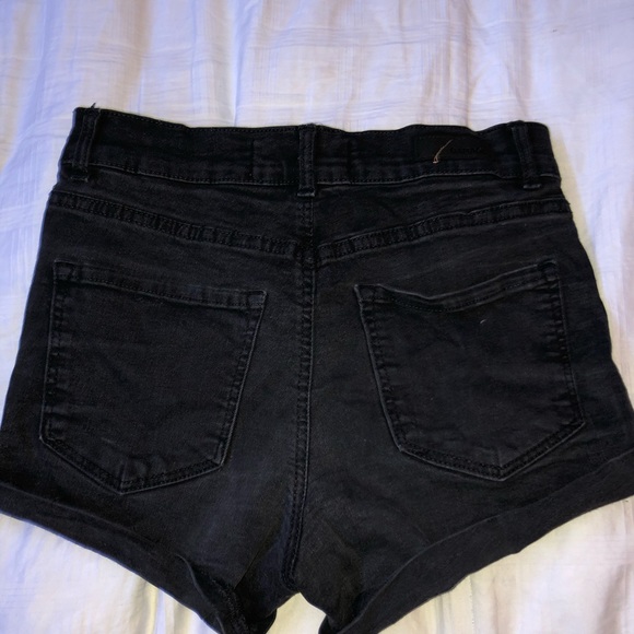 Black denim shorts from garage size 3 - Picture 2 of 4